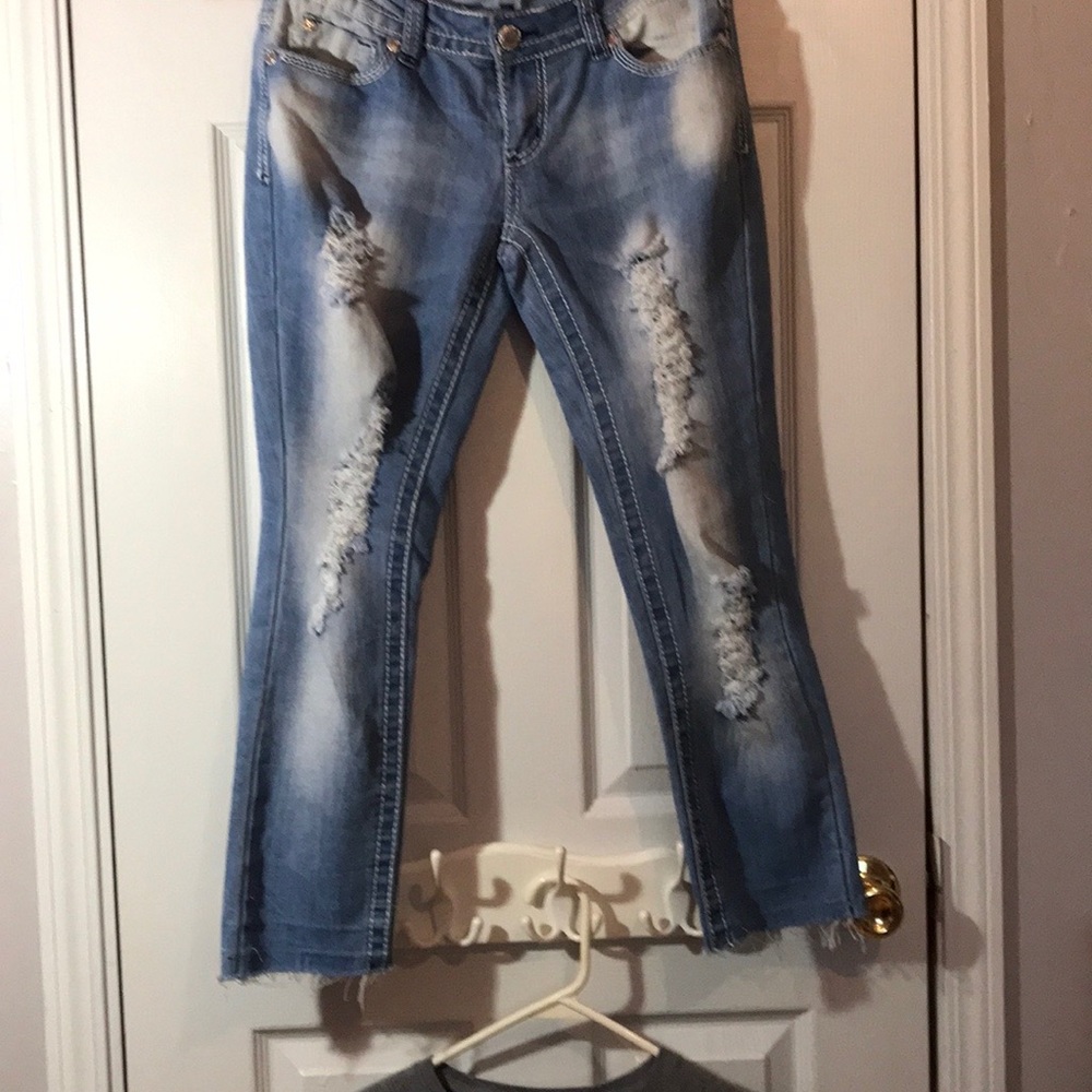 Almost famous distressed jeans size 5 cropped